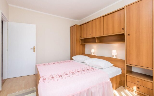 Stunning Apartment in Supetarska Draga With Sauna, Wifi and 2 Bedrooms