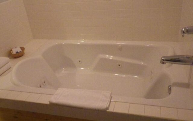 Alcan Motor Inn