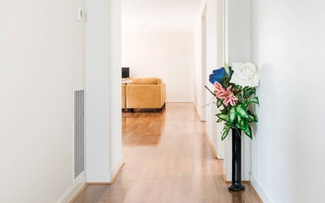 5br Luxury House 20 Min To Cbd Spacious Living