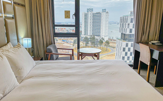 Royal Emporium Incheon Airport Hotel