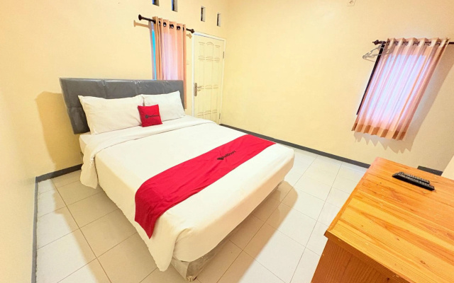 OYO 894 Nusa Indah Homestay Syariah – Guest Rooms – Batu