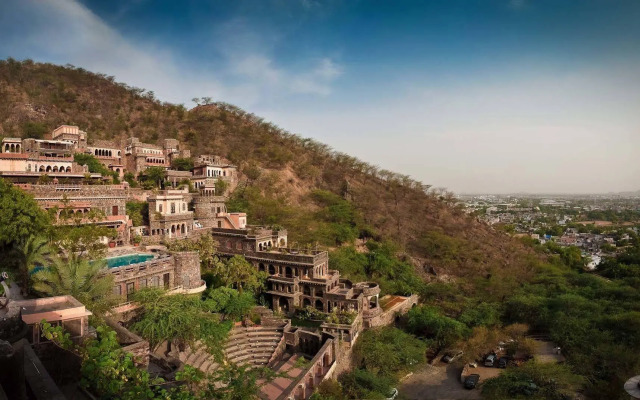 Neemrana Fort-Palace