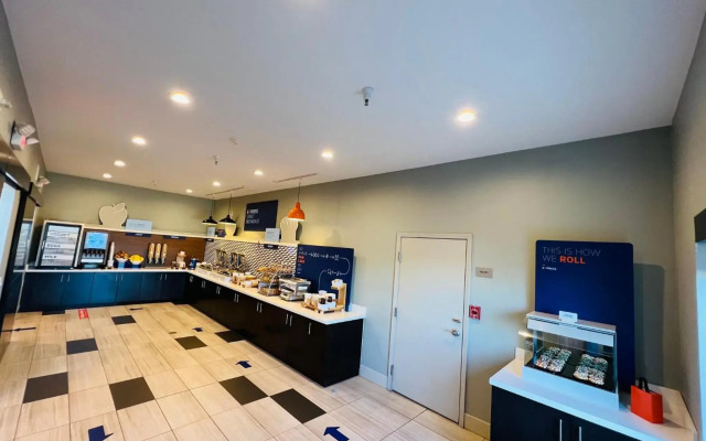 Holiday Inn Express & Suites Salinas by IHG