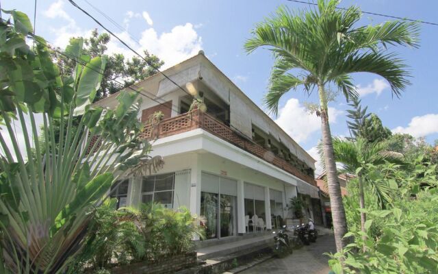 Airy Seminyak Kerobokan Tegal Cupek Gang Karna Bali