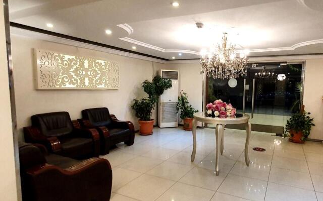 Saryet Al Hamra Hotel Apartments