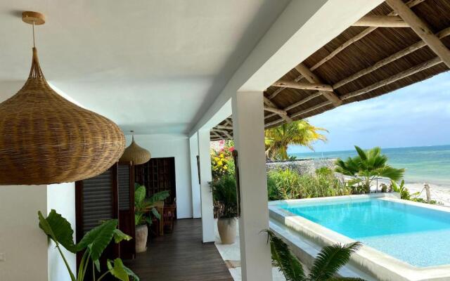 Joya' Beach Suites & Villa