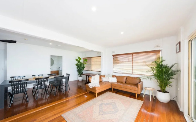 The Happy Pelican Harrington Hotel