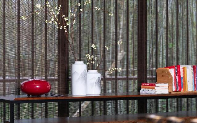 Blossom Hill Yuejingzhuang Hotel