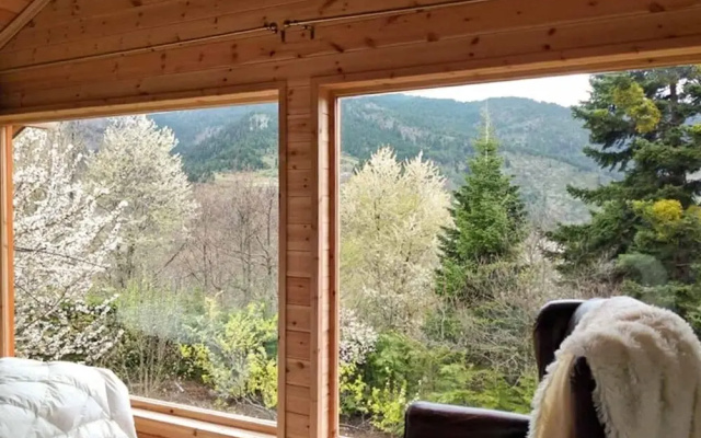 Kedra Village Getaway - Scenic Mountain Views