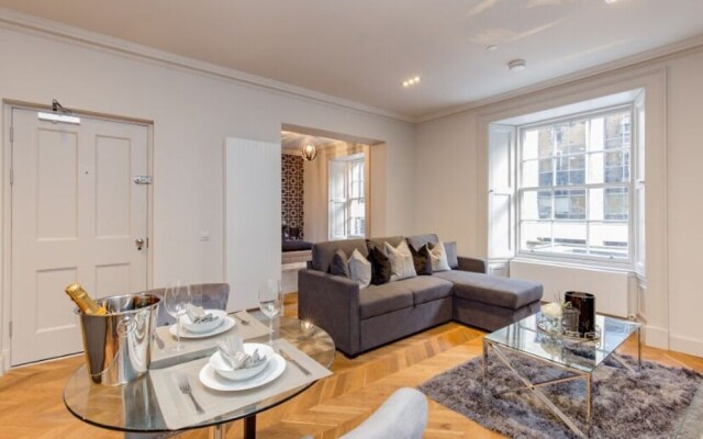 Chic and Sophisticated Apartment in the West End, Edinburgh