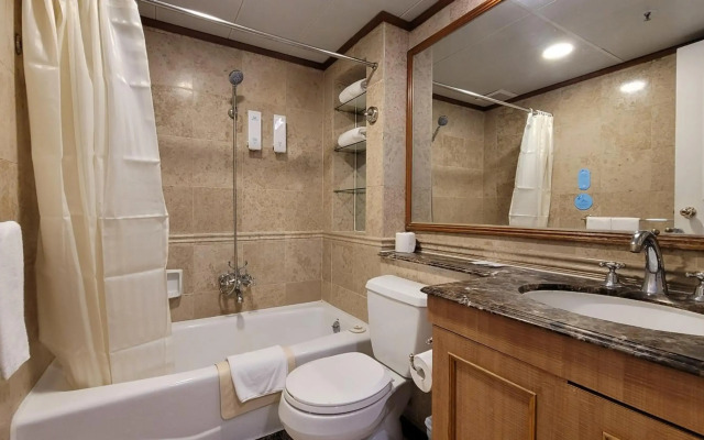 Grand Bay View Hotel
