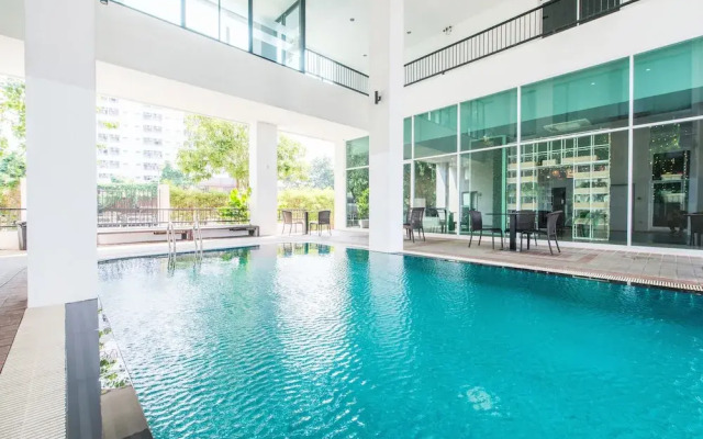 The Lavish Residence by Favstay