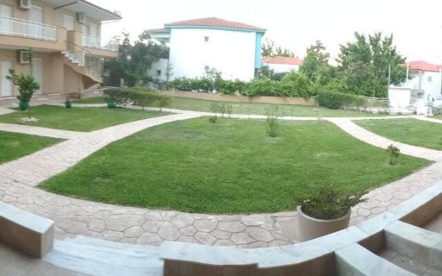 N2 house with yard and parking