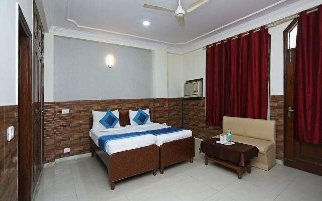 OYO 472 Hotel Sareen