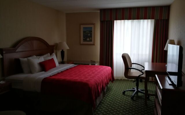 Mystic River Hotel & Suites Near Casinos