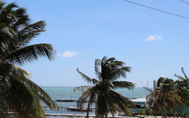 Barefoot Caye Caulker Hotel