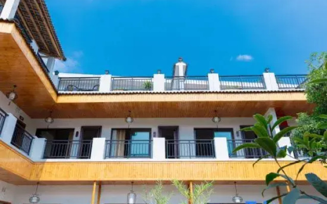 Xingyi WanFenglin Qianshanli Inn