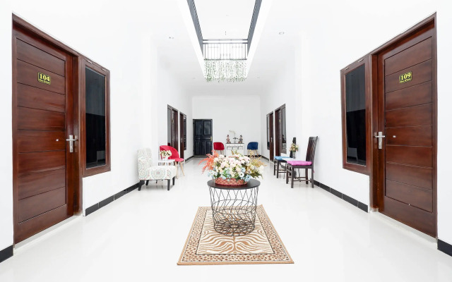 OYO 1611 Four D'home