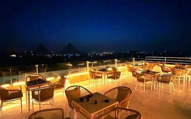 Pyramids sun temple view Inn