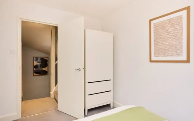 The Brunswick Retreat - Warm 3bdr Flat With Balcony