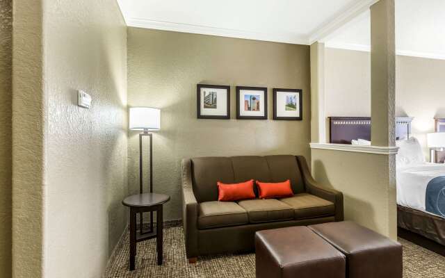 Comfort Suites Houston IAH Airport - Beltway 8