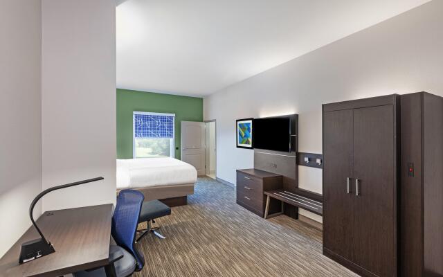 Holiday Inn Express & Suites Baton Rouge East, an IHG Hotel