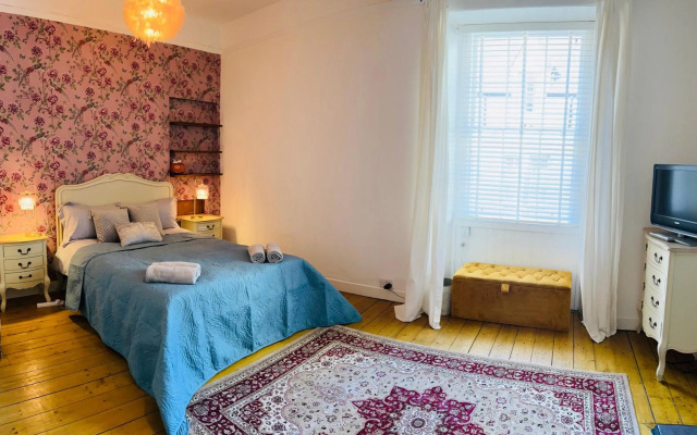 Old Town Centre Apartment 5 mins to Edinburgh Castle