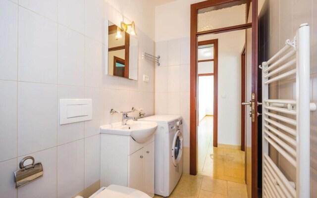 Beautiful Home in Icici With Wifi and 3 Bedrooms