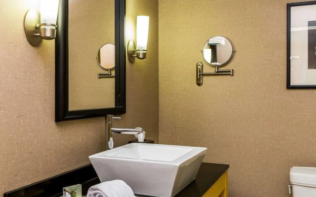 Cambria Suites Traverse City