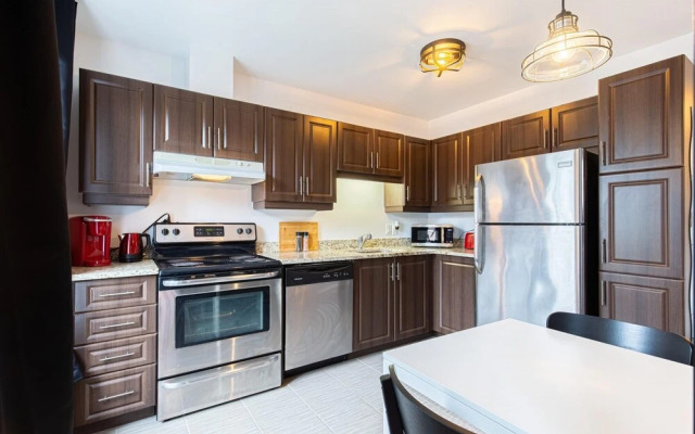 M11 The Grand Prix Suite In the Heart of MTL