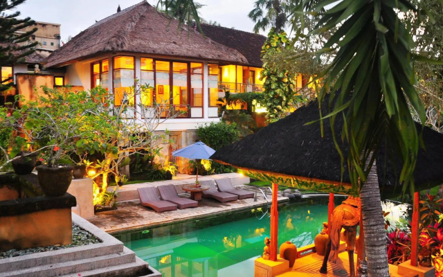 Alam Puri Art Museum, Resort & Spa