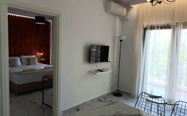 Salonikiou Beach Deluxe Apartments