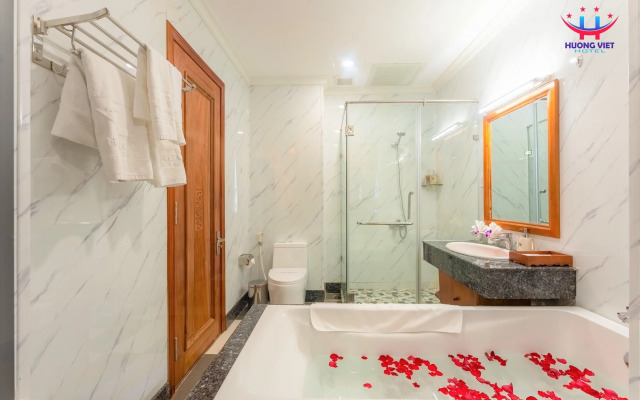 Huong Viet Hotel Quy Nhon - Beachfront
