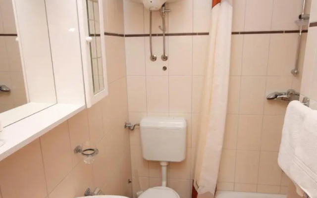 Apartments by the sea Vinisce, Trogir - 5229