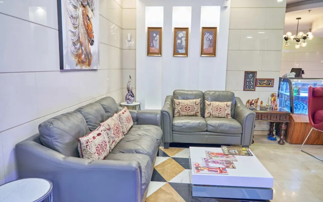 Click Square Hotel