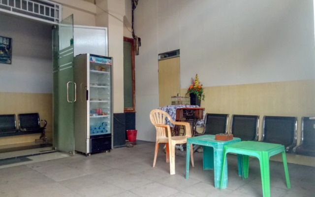 RedDoorz Near RS Labuang Baji Makassar