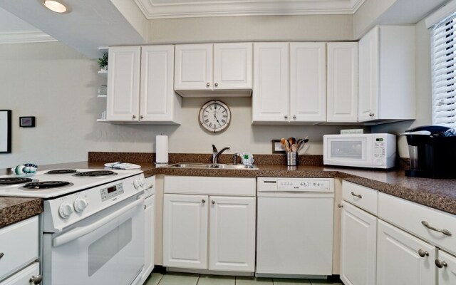 Runaway Bay Resort by BBG