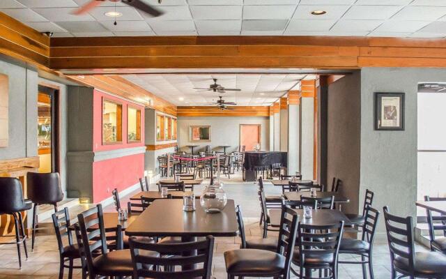 Quality Inn & Suites Pensacola Bayview
