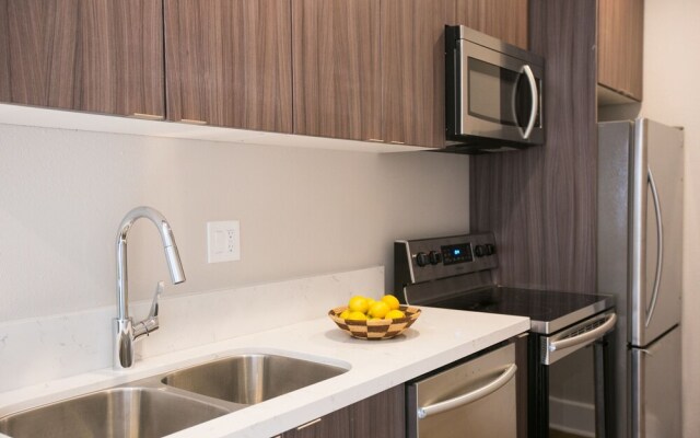 Chic Gaslamp Quarter Suites by Sonder