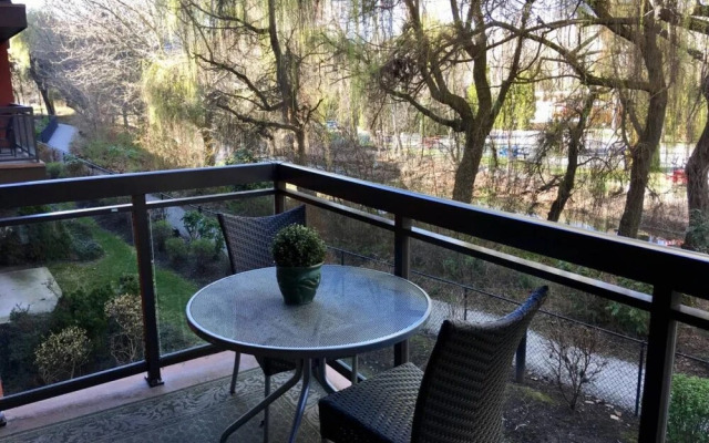 Tranquil Apartment Overlooking Creek #244