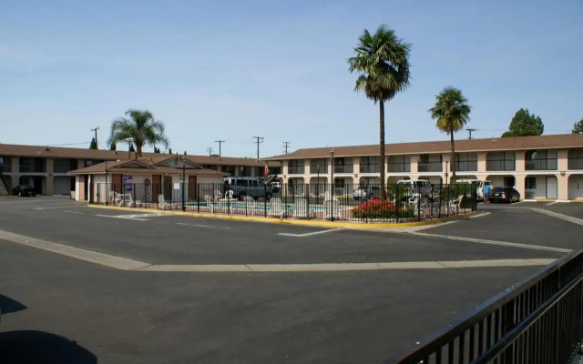 Super 8 Buena Park