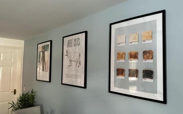 3 Smart TVs, Sleeps 3, VAN PARKING, Fast WIFI