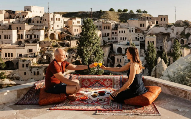 Narcissos Cave Hotel