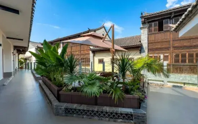 Jianshui Yiyunting Inn