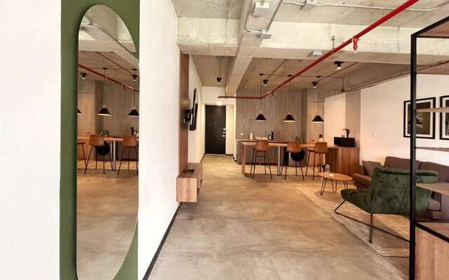 w Lush Loft in Laureles