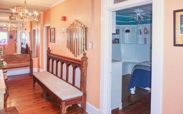 Pass A Grille Beach Escape (107-8)