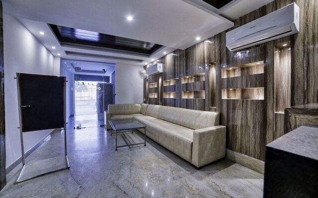 OYO 13637 Crown Residency