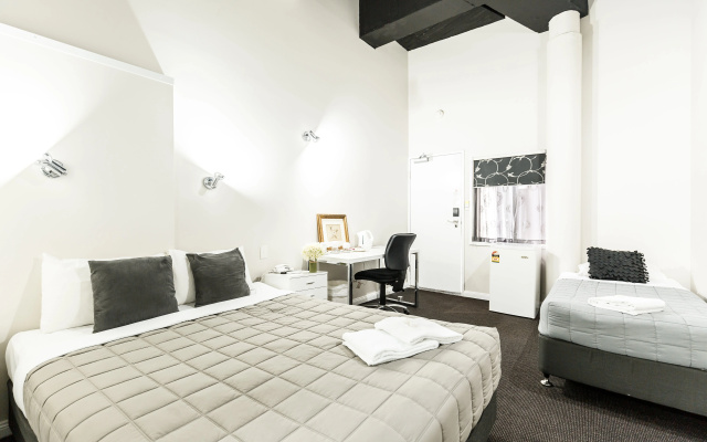 Airport Hotel Sydney – Guest Rooms – Sydney