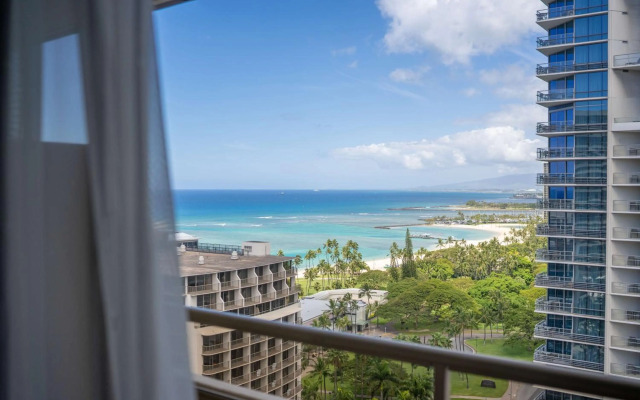 Embassy Suites by Hilton Waikiki Beach Walk