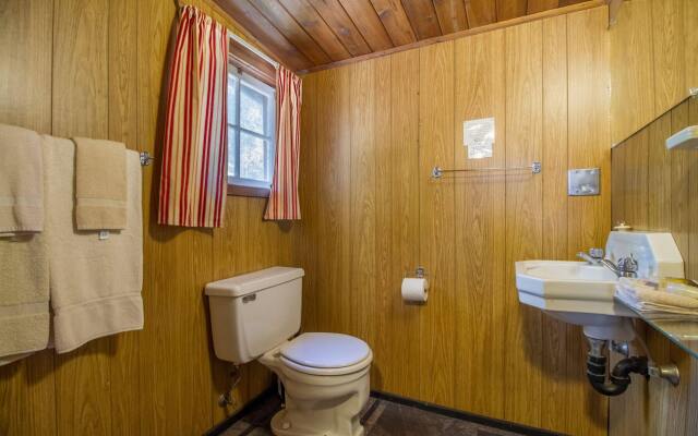 Kootenay Park Lodge